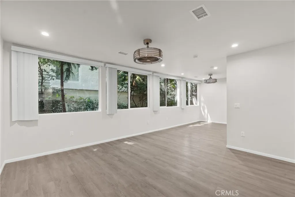 11044 Ophir Drive 304, Los Angeles, California 90024 home-pic-22